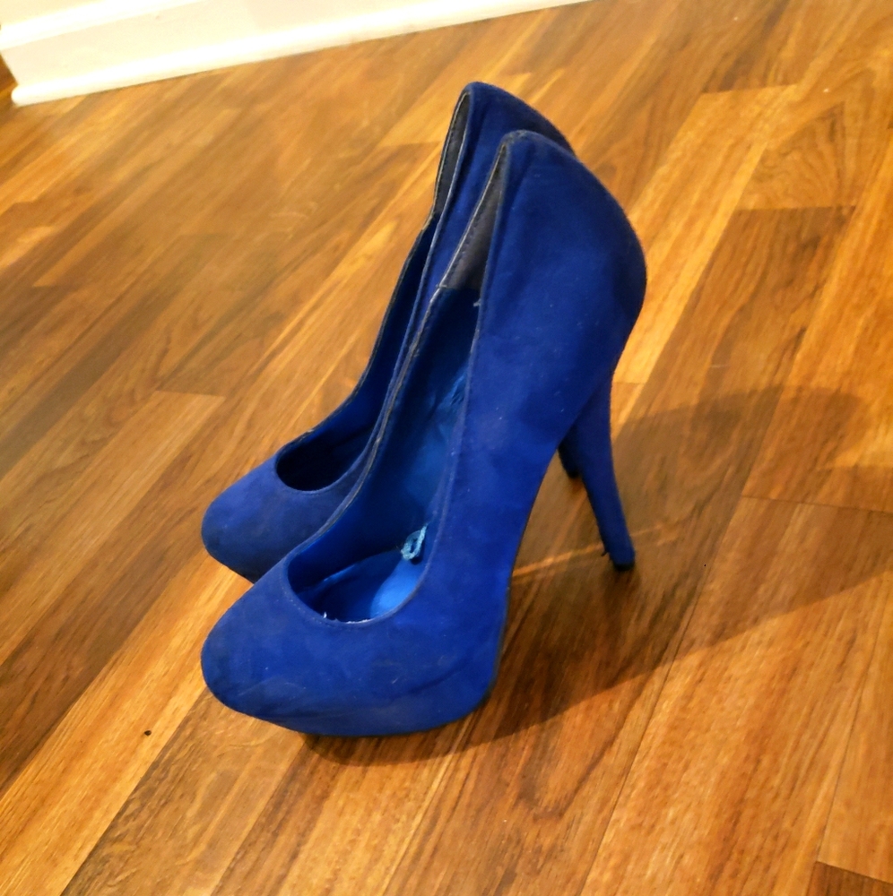 Royal blue platform pumps